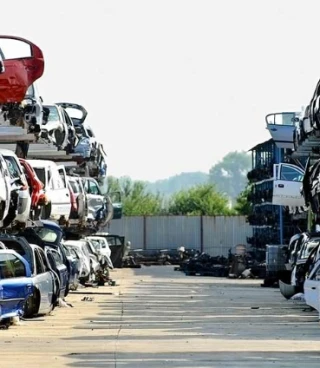 J&M Auto Recycling JunkYard in Columbia Heights (MN) - photo 3