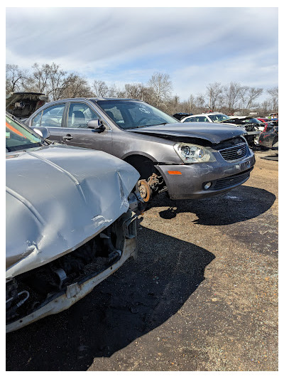 Taylor's Auto Salvage JunkYard in St. Louis (MO) - photo 1