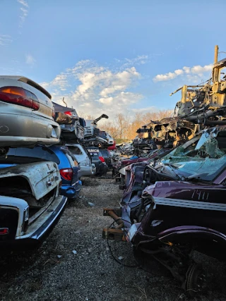 Ducky's Auto Parts Inc JunkYard in Huntington (WV) - photo 2