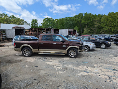 Lew's Auto Service & Salvage JunkYard in Bailey's Crossroads (VA) - photo 4