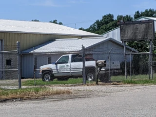 Universal Salvage Co JunkYard in Evansville (IN) - photo 4