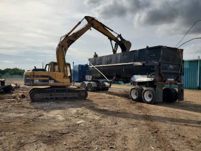 Texas Salvage and Surplus Buyers JunkYard in Houston (TX) - photo 1