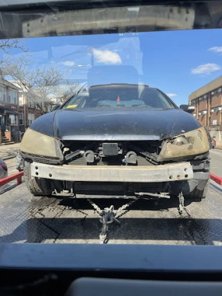 Checks for wrecks JunkYard in Brooklyn (NY) - photo 3