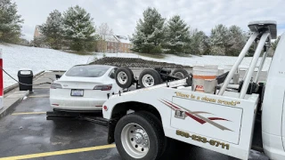 Roberts Heavy Duty Towing - photo 1