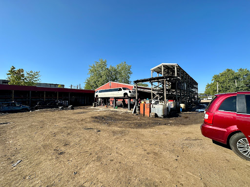 Broadway Auto Wreckers Ltd JunkYard in Chicago (IL)