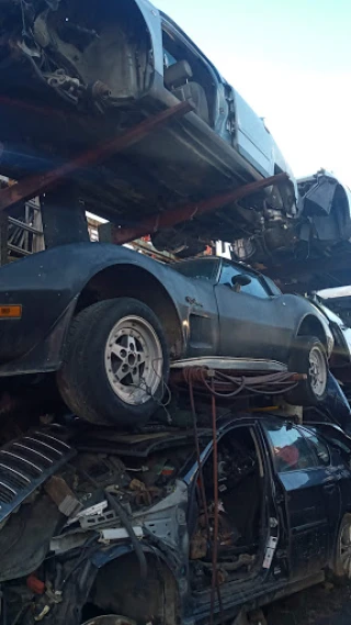 H & S Auto Wrecking JunkYard in New York (NY) - photo 3