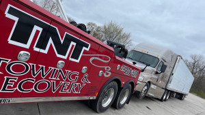 TNT Towing N Transportation JunkYard in St. Louis (MO) - photo 1
