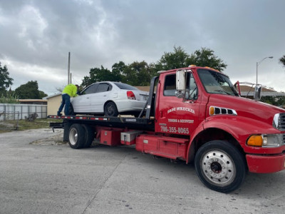 Miami-Dade Towing & Wrecker Service JunkYard in Miami Gardens (FL) - photo 1