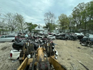 DMV Auto Recycling JunkYard in Waldorf (MD) - photo 2