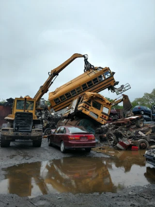 Tinton Auto Wreckers JunkYard in Newark (NJ) - photo 4