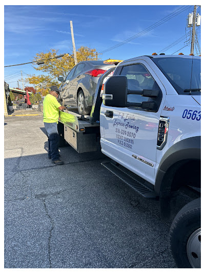 TP Earle Express Towing JunkYard in Cleveland (OH) - photo 1