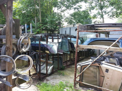 Chet's Auto Wrecking JunkYard in Youngstown (OH) - photo 2