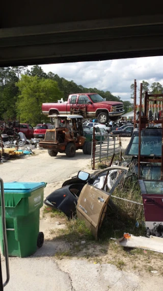 Robert Hall's Auto Salvage JunkYard in Gulfport (MS) - photo 2