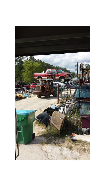 Robert Hall's Auto Salvage JunkYard in Gulfport (MS) - photo 2