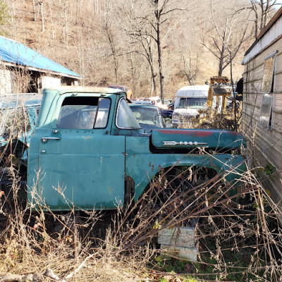 Moore's Auto Salvage JunkYard in Huntington (WV) - photo 2