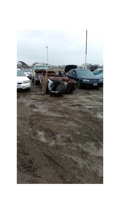 Steers Towing JunkYard in Visalia (CA) - photo 1