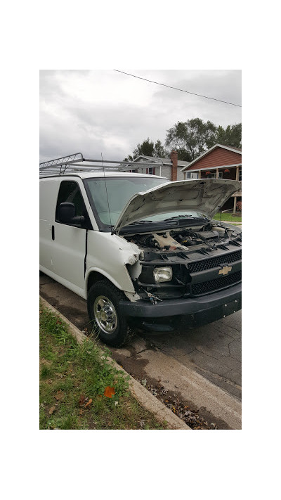 Slim auto salvage JunkYard in Grand Rapids (MI) - photo 3