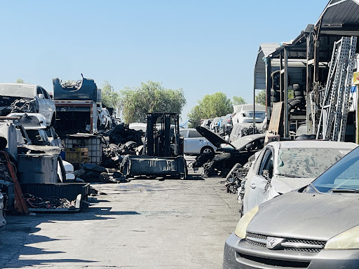 Duarte Auto Wrecking JunkYard in West Covina (CA)