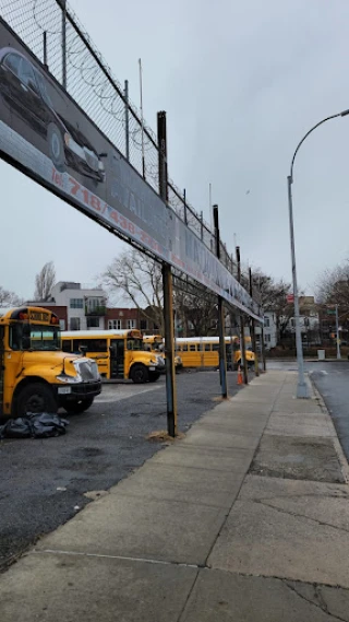 Scrappy JunkYard in Brooklyn (NY) - photo 3