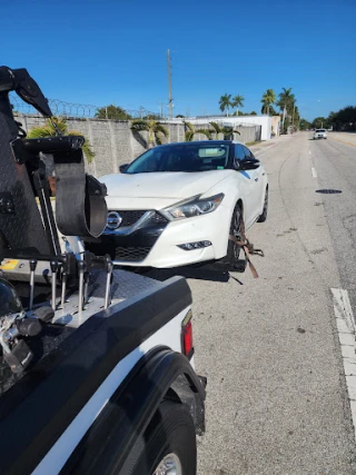 24 Hour Wilton Manors Oakland Park Towing Tow Truck Wrecker Services JunkYard in Fort Lauderdale (FL) - photo 2