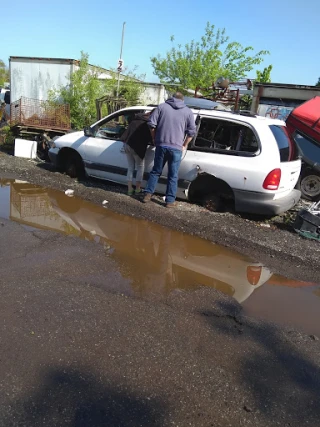 Jack's Salvage & Auto Parts JunkYard in Providence (RI) - photo 4