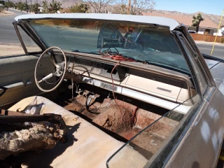 Bob's Antique Auto Parts JunkYard in Torrance (CA) - photo 2