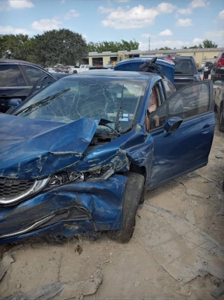 Walnut Hill Wrecker JunkYard in Dallas (TX) - photo 4