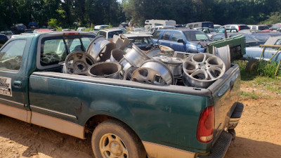 martins junkyard JunkYard in Burlington (NC) - photo 3