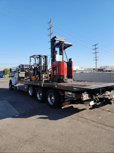 Charlie's 24hr Towing & Heavy Duty JunkYard in Los Angeles (CA)