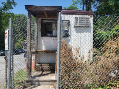 Henry's Wrecker Service JunkYard in Frederick (MD) - photo 4