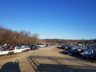 Neal's U-Pull & Save JunkYard in Peoria (IL) - photo 2