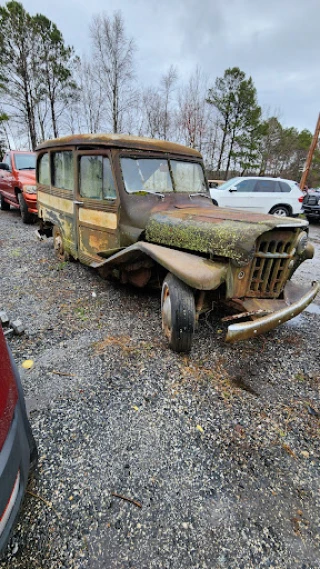 Threesome auto salvage JunkYard in Salisbury (MD) - photo 3