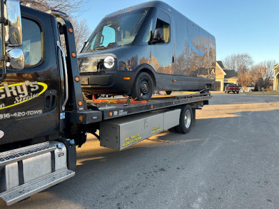 Lucky's Tow Service JunkYard in Overland Park (KS) - photo 1