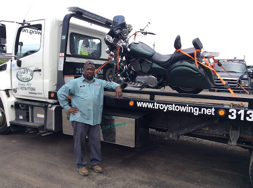 Troy's Towing JunkYard in Detroit (MI)