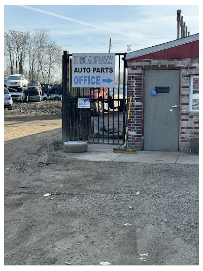 Broadway Auto Parts-Glass Ltd JunkYard in Chicago (IL) - photo 1