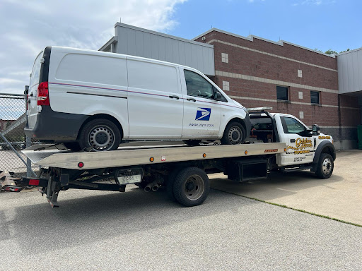 Golden Hook Towing JunkYard in Pittsburgh (PA)