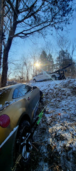 4Js Towing & Recovery JunkYard in Columbia (MO) - photo 4