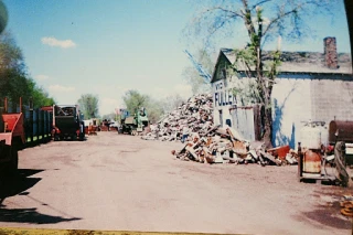 Vic Fuller Salvage & Wrecking JunkYard in Waterloo (IA) - photo 3