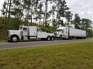 Mallory Towing & Recovery Inc JunkYard in Panama City (FL) - photo 2