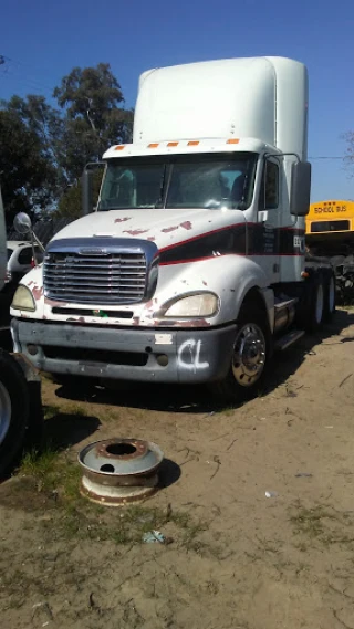 Valley Auto Wreckers JunkYard in Merced (CA) - photo 3