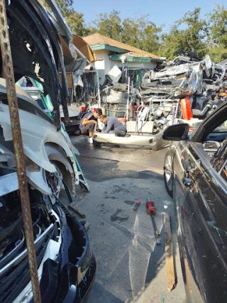 Bumpers R Us JunkYard in Clovis (CA) - photo 2