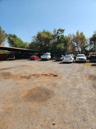 esquivel tire auto sales & PARTS JunkYard in Oklahoma City (OK) - photo 2