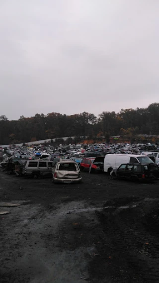 B & H Auto Parts JunkYard in Bel Air South (MD) - photo 4