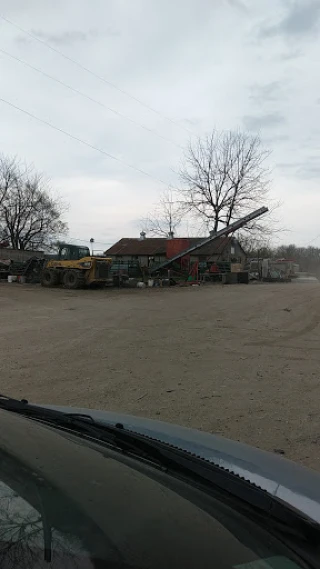 Scott Salvage Yard JunkYard in Springfield (MO) - photo 3