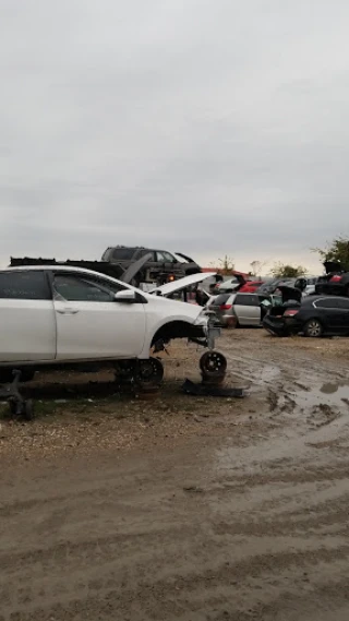 G & G Used Auto Parts JunkYard in Houston (TX) - photo 3