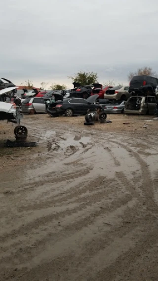 G & G Used Auto Parts JunkYard in Houston (TX) - photo 4