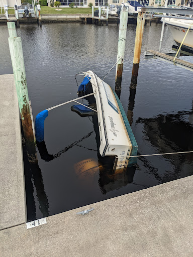 Florida Boat Recovery JunkYard in Cape Coral (FL)