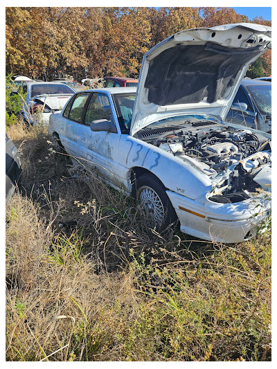 Miller's Salvage JunkYard in Columbia (MO) - photo 2