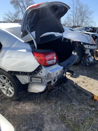 Pontiac Auto Salvage JunkYard in South Lyon (MI) - photo 4