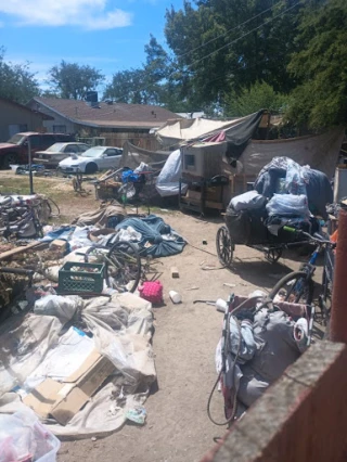 Jays Dump and Clean ups JunkYard in Merced (CA) - photo 2